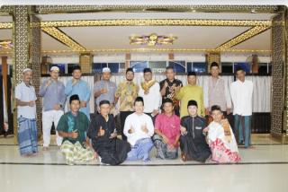 Anggota DPRD Kepri Syahid Ridho Serahkan Bantuan untuk Masjid Syuhada dan Darul MuttaqinÂ