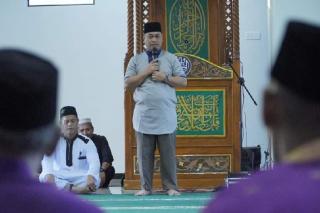 Bupati Lingga Nizar Mulai Rangkaian Safari Ramadan di Masjid Nurusshalah