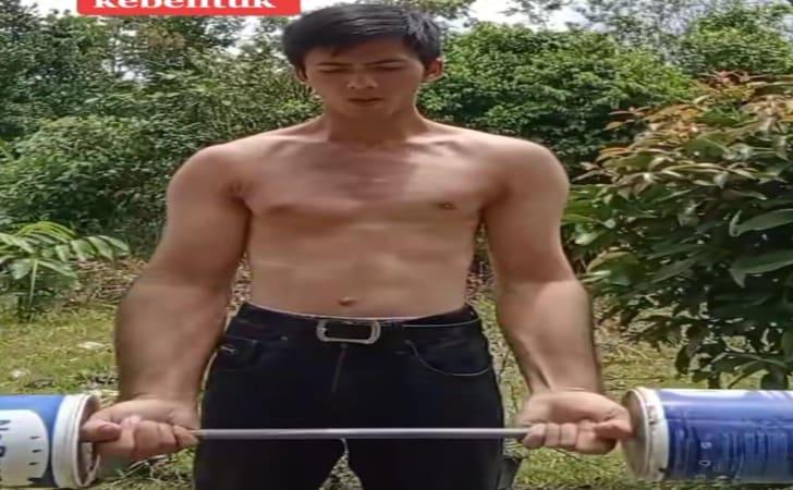 Viral! Warga Pekanbaru Miliki Tangan Super Besar Mirip Popeye