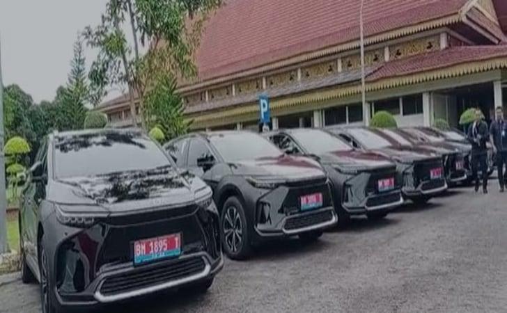 Pemprov Riau Borong 8 Mobil Listrik untuk Pejabat, Per Unit Rp 1,3 Miliar