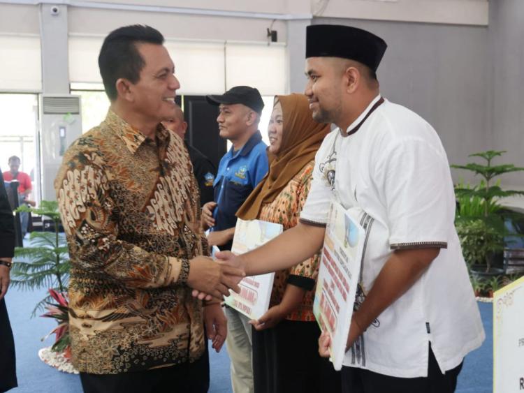 Gubernur Ansar Salurkan Bantuan Insentif Tahun Anggaran 2023 untuk Kabupaten Bintan