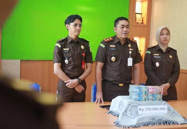 Jaksa Sita Uang Tunai Rp 250 Juta dari PKBM Bakti Negeri Kundur