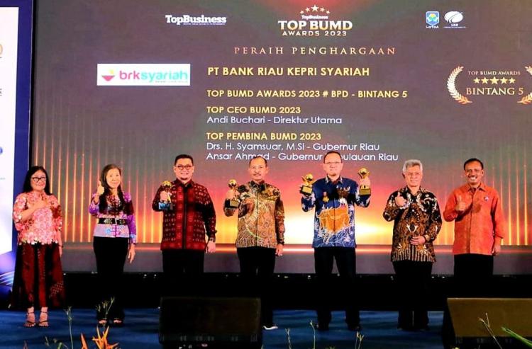 Gubernur Ansar Kembali Raih Penghargaan Bergengsi TOP BUMD Awards