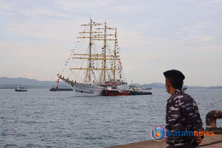  KRI Bima Suci Sandar di Batam: Open Ship untuk Masyarakat Umum