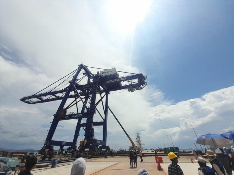 Tambah Fasilitas Pelabuhan Batu Ampar, BP Batam Datangkan Container Craine dari Korsel