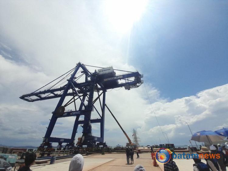 Investasi Rp 120 Miliar untuk Percepat Proses Bongkar Muat, BP Batam Datangkan Container Crane Canggih dari Korea Selatan