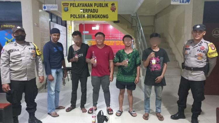 Sedang Asik Pesta Miras, Empat Remaja di Bengkong Digiring ke Kantor Polisi