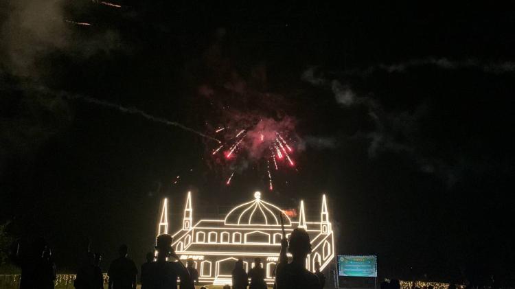 Kerinduan Warga Karimun Terobati Suasana Menyambut Idul Fitri Bersemarak Lampu Colok