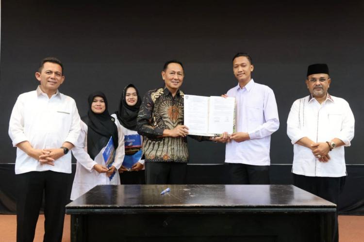 Komponen Masyarakat di Karimun Terima Bantuan Insentif dari Gubernur Ansar