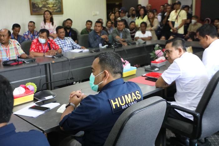 Pedagang Barang Seken Batam Curhat ke DPRD: Tidak Bisa Cari Makan Karena Larangan Penjualan Barang Bekas