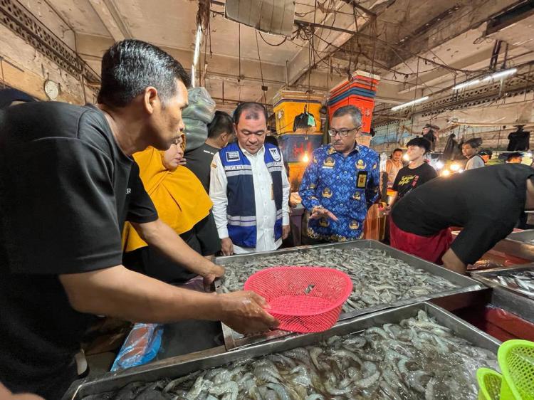 Sekda Batam Jefridin Sidak ke Pasar Tos 3000Â 