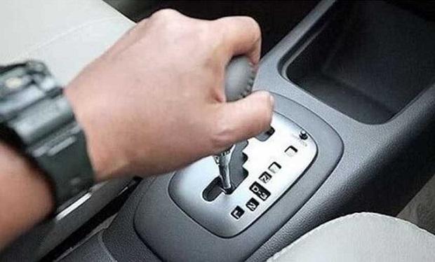5 Tips Mengemudi Mobil Matic di Tanjakan saat Macet