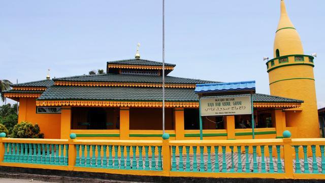 Karimun, Kabupaten yang Berbatasan dengan Tiga Negara dan Berada di Jalur Perdagangan Dunia