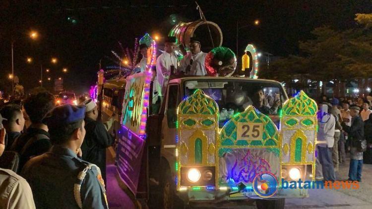 Ribuan Umat Muslim di Karimun Sambut Idul Fitri dengan Pawai Takbir Keliling