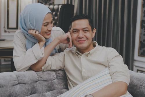 Makanan Padang dan Seragam Senada, Tradisi Lebaran Alyssa Soebandono dan Dude Harlino