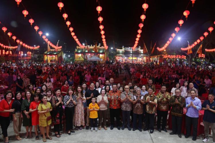 Sembahyang Keselamatan Klenteng Nguan Thiang Sian Tih ke-308: Gubernur Kepulauan Riau Berikan Bantuan Hibah Rp100 Juta untuk Yayasan Dharma Sasana Senggarang