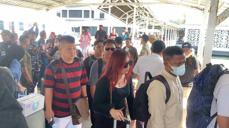 Besok Masuk Kerja, Pelabuhan Karimun Dipadati Penumpang Arus Balik Mudik Lebaran