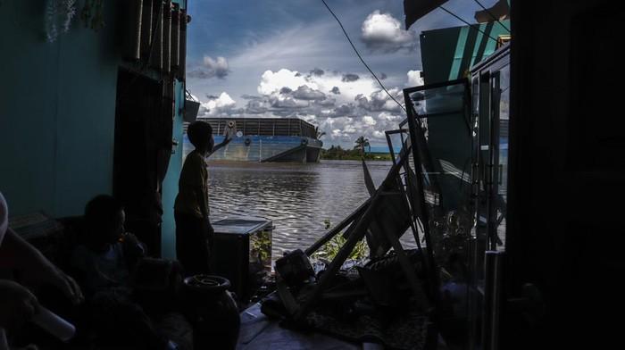 Viral! Pemilik Rumah yang Ditabrak Kapal Tongkang Minta Ganti Rugi Rp 800 Juta