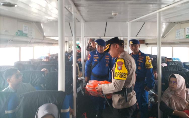 Khawatir Kejadiann SB Evelyn Terjadi di Lingga, Kapolres Cek Perlengkapan Kapal Penumpang