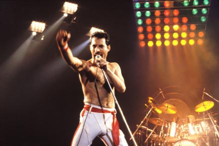 Celana Pendek Milik Vokalis Queen Freddie Mercury Terjual Rp 331 Juta
