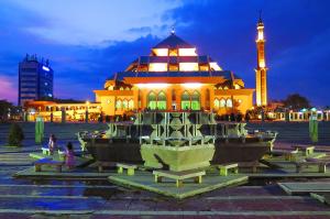 Limas Masjid Agung Batam Center yang Segera Dilupakan