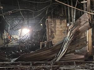 Detik-detik Api Hanguskan Toko-toko Emas di Plaza Botania, Pedagang Rugi Besar