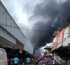 Toko di Plaza Botania Batam Terbakar