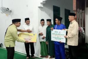 Gubernur Ansar Salurkan Insentif RT/RW hingga BPD di Natuna