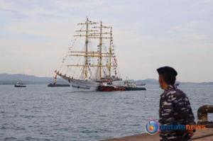  KRI Bima Suci Sandar di Batam: Open Ship untuk Masyarakat Umum