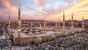 Masjid Nabawi Tiap Hari Bagikan 400 Ton Air Zam Zam Selama Ramadhan
