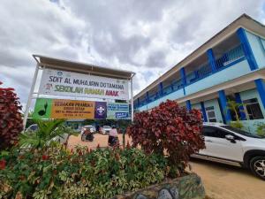 Lingkungan Sekolah dan Pendidikan Karakter