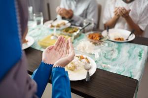 Menu Sahur Ideal Biar Tak Lemas Jika Mudik saat Puasa