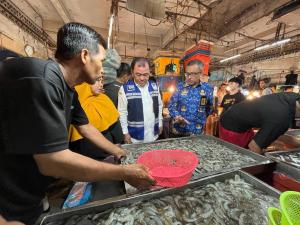 Sekda Batam Jefridin Sidak ke Pasar Tos 3000Â 