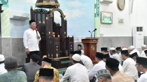 Gubernur Ansar Bersafari Ramadhan di Masjid Istiqomah dan Masjid Jami