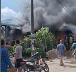 Kebakaran di Perumahan Griya Sagulung Permai: Dua Rumah Ludes Terbakar, Penyebab Belum Diketahui