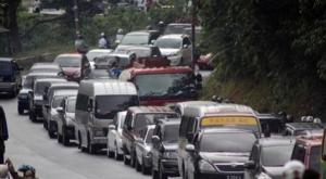 Sudah Diberlakukan Satu Arah, Kemacetan Masih Terjadi di Jalur Padang-Bukittinggi Senin Pagi