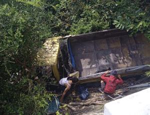 Empat Orang Meninggal dalam Kecelakaan Truk Jungkit di Aceh Besar