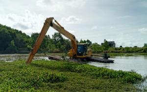 Upaya Pemeliharaan Air Bersih: BP Batam Terus Lakukan Pembersihan Eceng Gondok