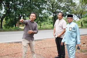 Sekda Batam Jefridin Tinjau Langsung Penyebab Banjir di SMP Negeri 9 Batam