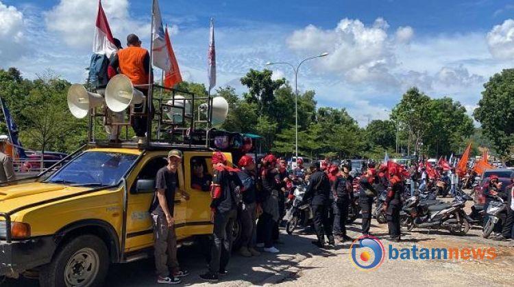 Massa Buruh Mulai Bergerak ke Batam Centre