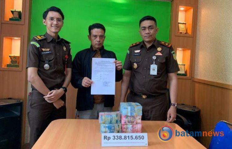 Cabjari Tanjungbatu Terima Pengembalian Uang Negara dari Kasus Korupsi PDAM