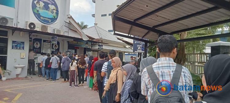 Puluhan Pemohon Paspor di Batam Kecewa Sistem Antrean di Kantor Imigrasi Batam