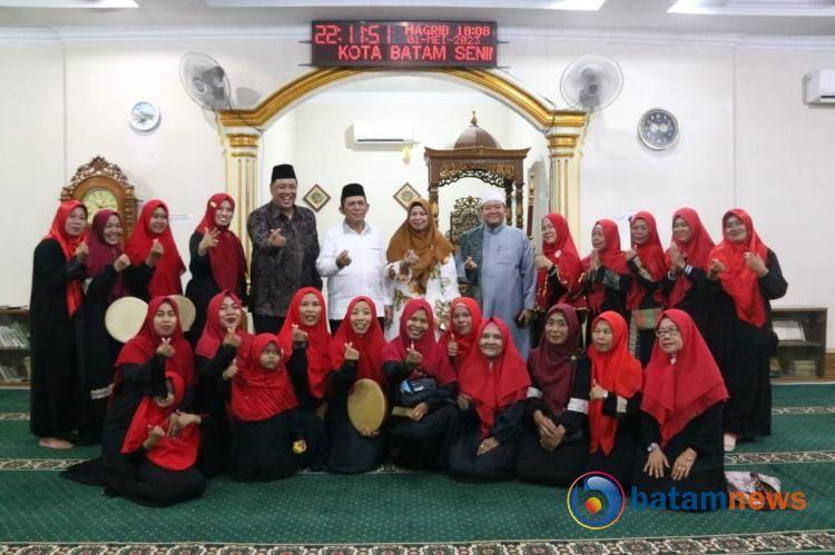 Shalawat Sambut Gubernur Ansar di Halal Bihalal Warga Kavling Lama Batu Aji