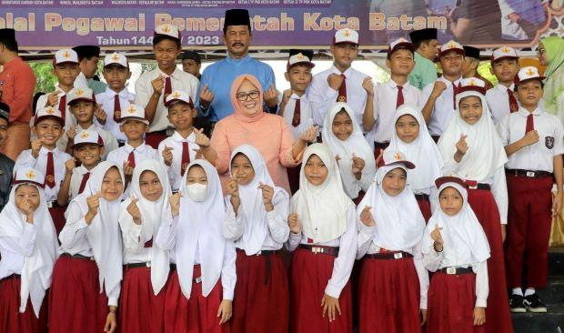 Wali Kota Batam dan Wakil Gubernur Kepri Hadiri Upacara Hari Pendidikan Nasional 2023