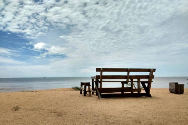 Pesona Pantai Sergang, Paduan Keindahan Tepian Laut di Pulau Singkep