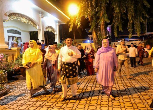 Gubernur Ansar Hadiri Malam Ta