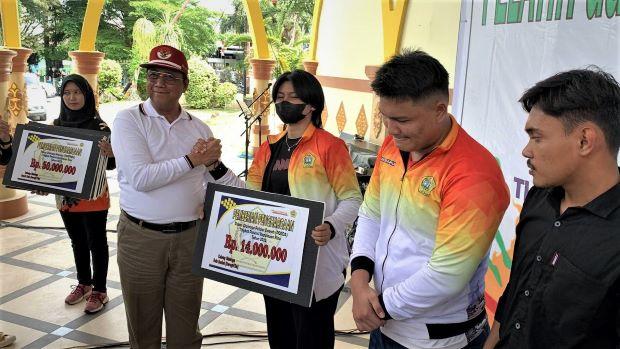 Ratusan Atlet Popda dan Porprov Kepri Diberikan Bonus oleh Pemerintah Kabupaten Karimun