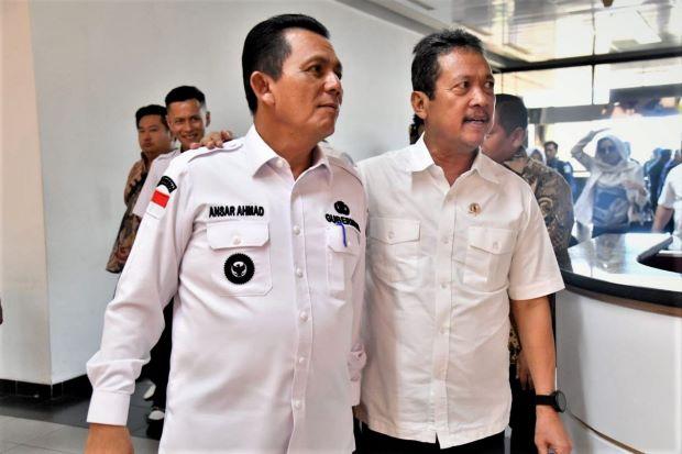 Menteri KKP dan Gubernur Ansar Tinjau Pembangunan 2 Kapal Pengawas Perikanan di Tanjung Uncang