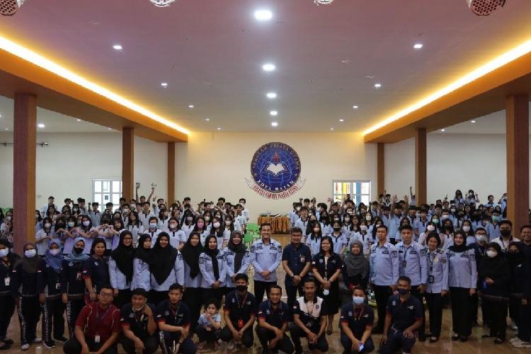 Imigrasi Batam Sosialisasikan Penggunaan Aplikasi m-Paspor Kepada Pelajar SMA