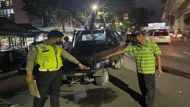 Pemotor Tewas Setelah Menabrak Pikap yang Parkir di Pasar Cinde Palembang